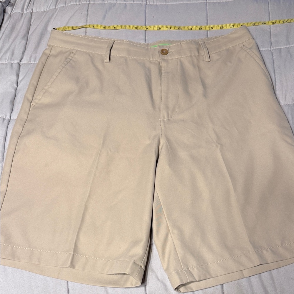 Men's Tan IZOD Golf Classic Shorts EC Sz 36.